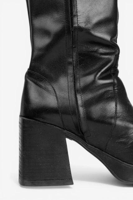 Botas - Second Image