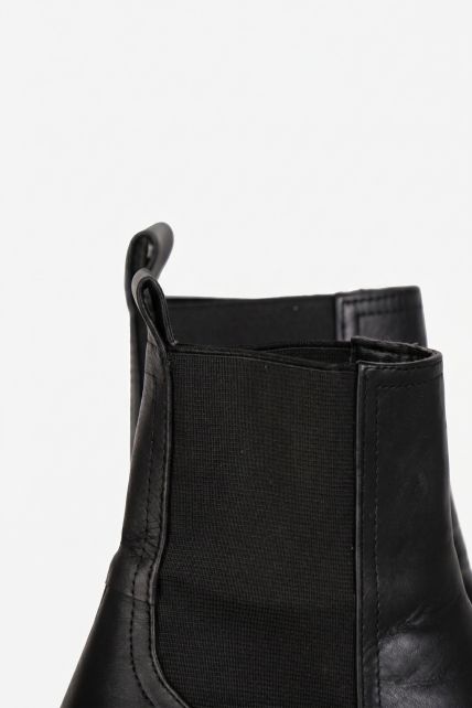 Botas - Second Image