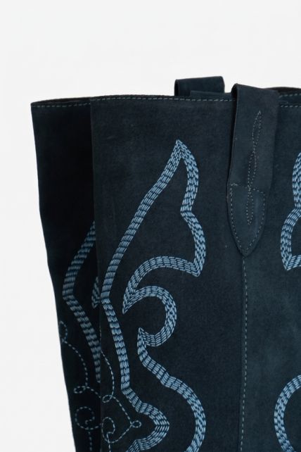 Botas - Second Image