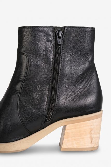 Botas - Second Image