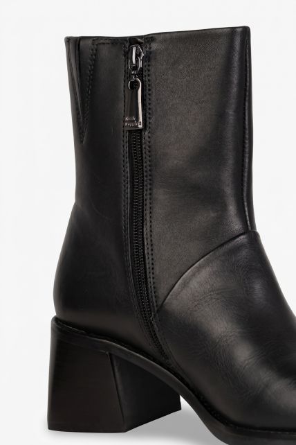 Botas - Second Image