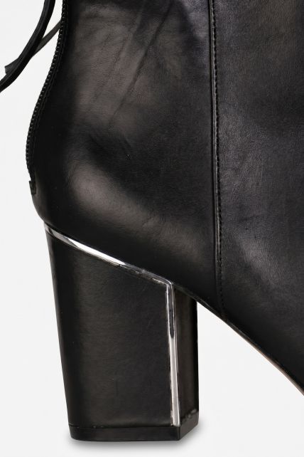 Botas - Second Image